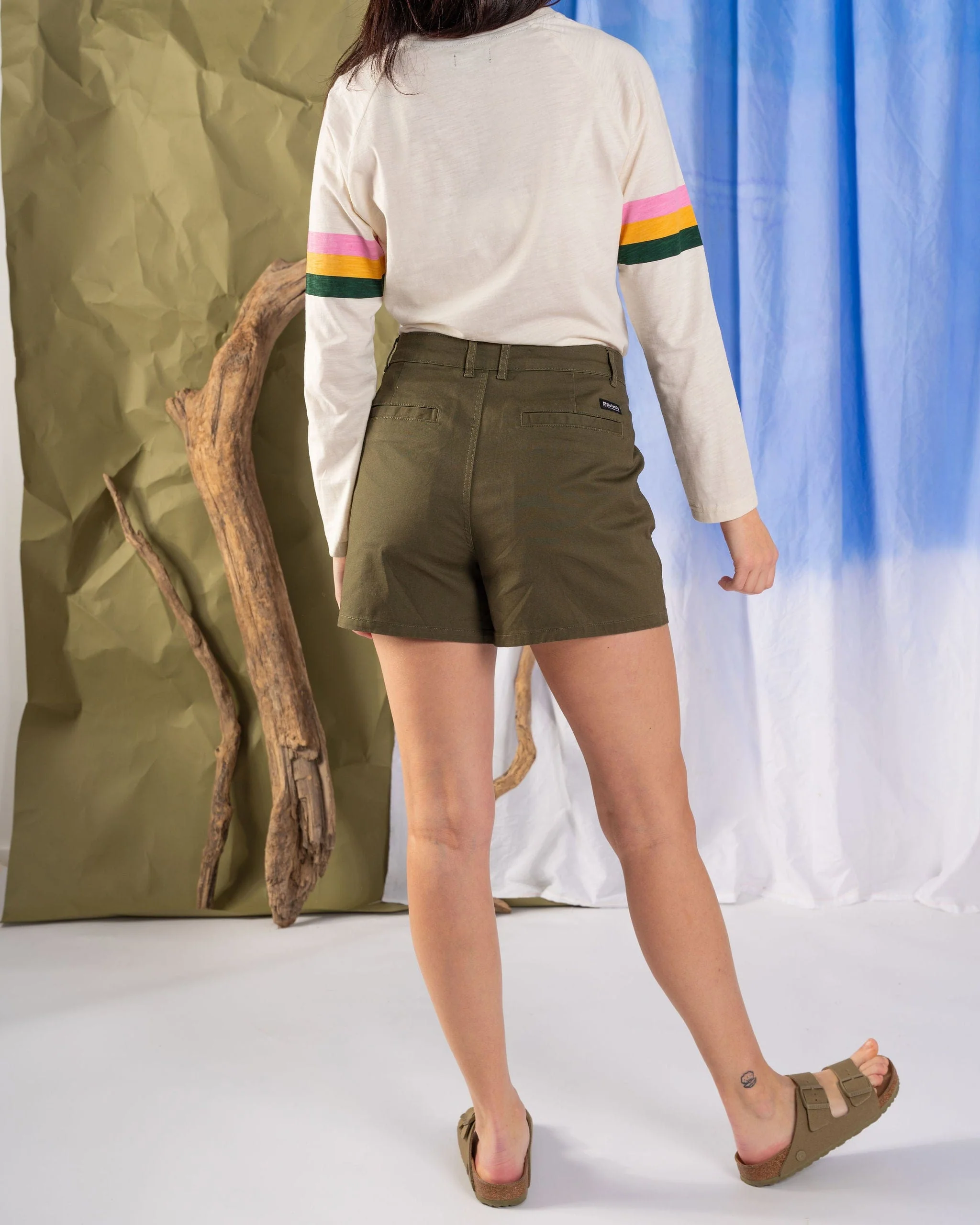 Cara Womens Mid Rise Chino Shorts in Green - Image 5