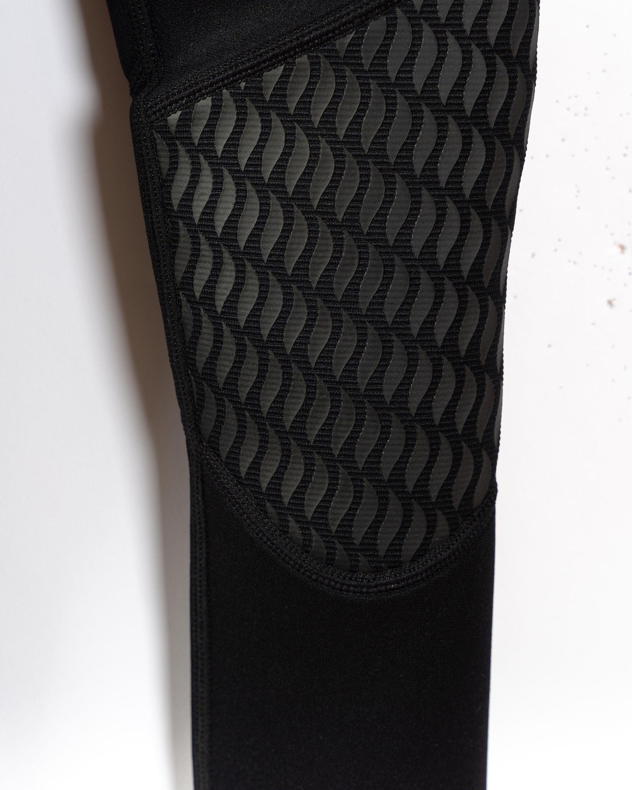 Core Kids 3/2 Full Wetsuit in Black/Red - Image 13