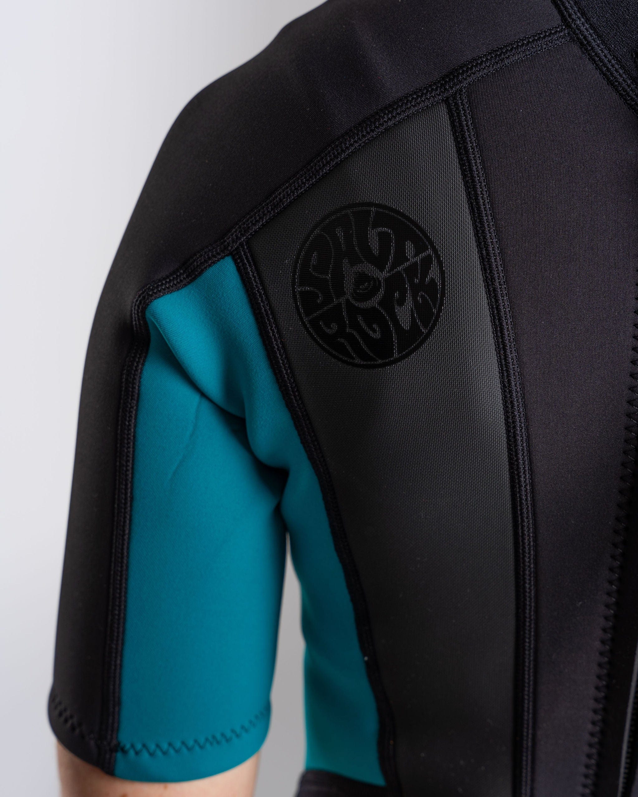 Core Womens 3/2 Shortie Wetsuit in Black/Turquoise - Image 14