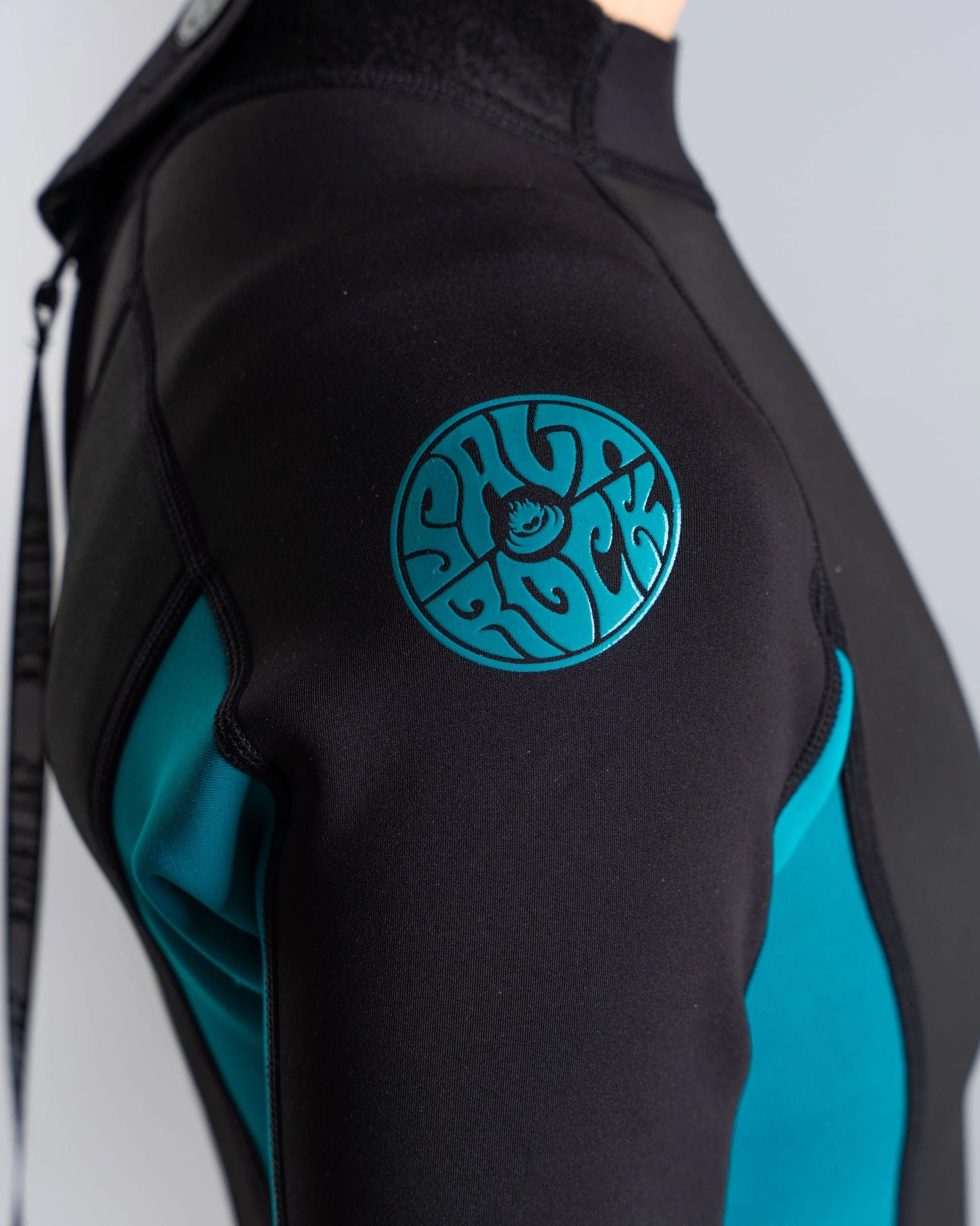 Core Womens 3/2 Shortie Wetsuit in Black/Turquoise - Image 8