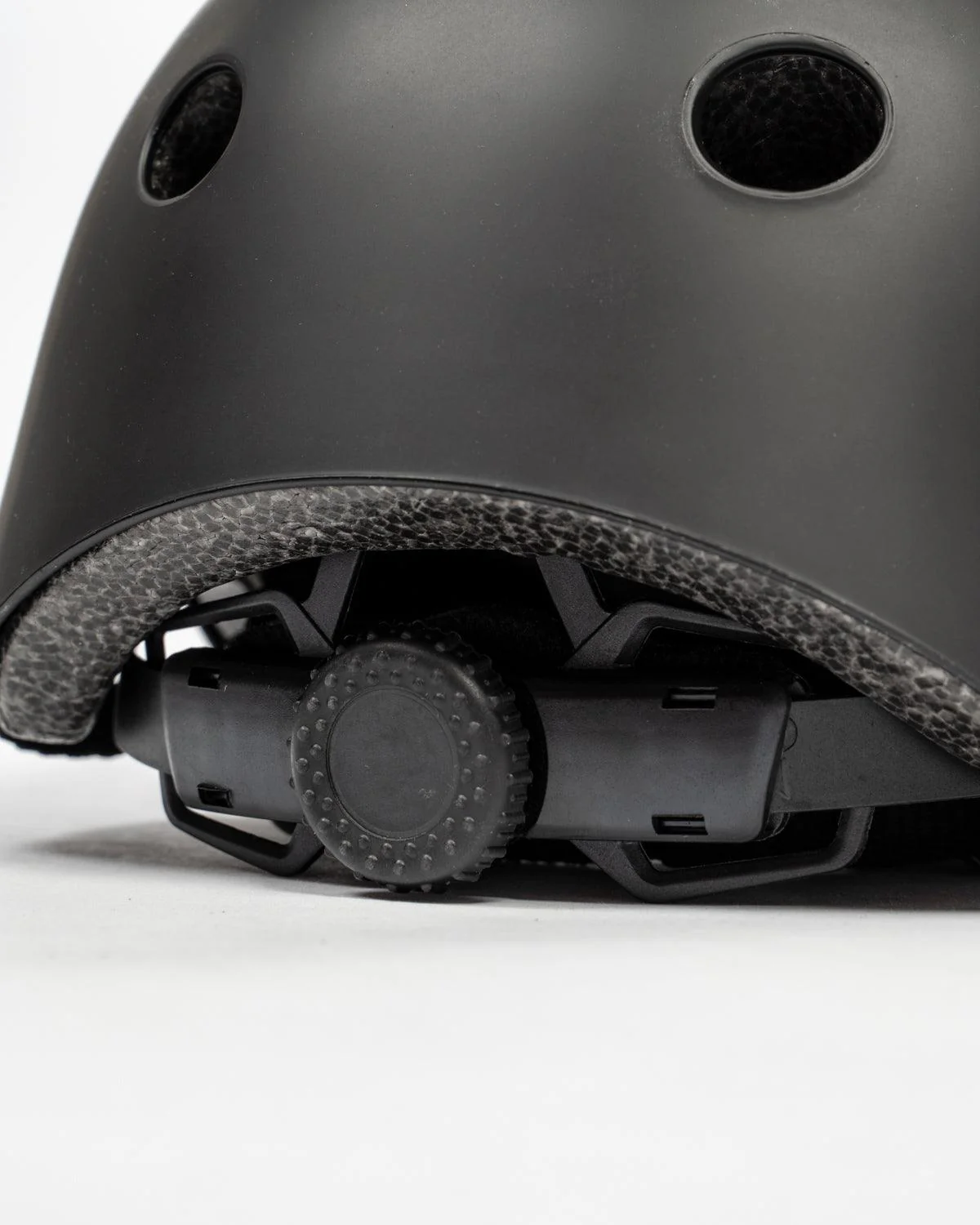 Hardskate Skate Helmet in Black - Image 5