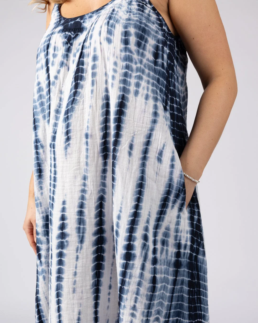 Melda  Womens Oversized Midi Dress in Blue - Image 10