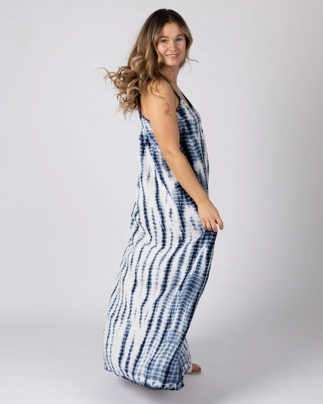 Melda  Womens Oversized Midi Dress in Blue - Image 11