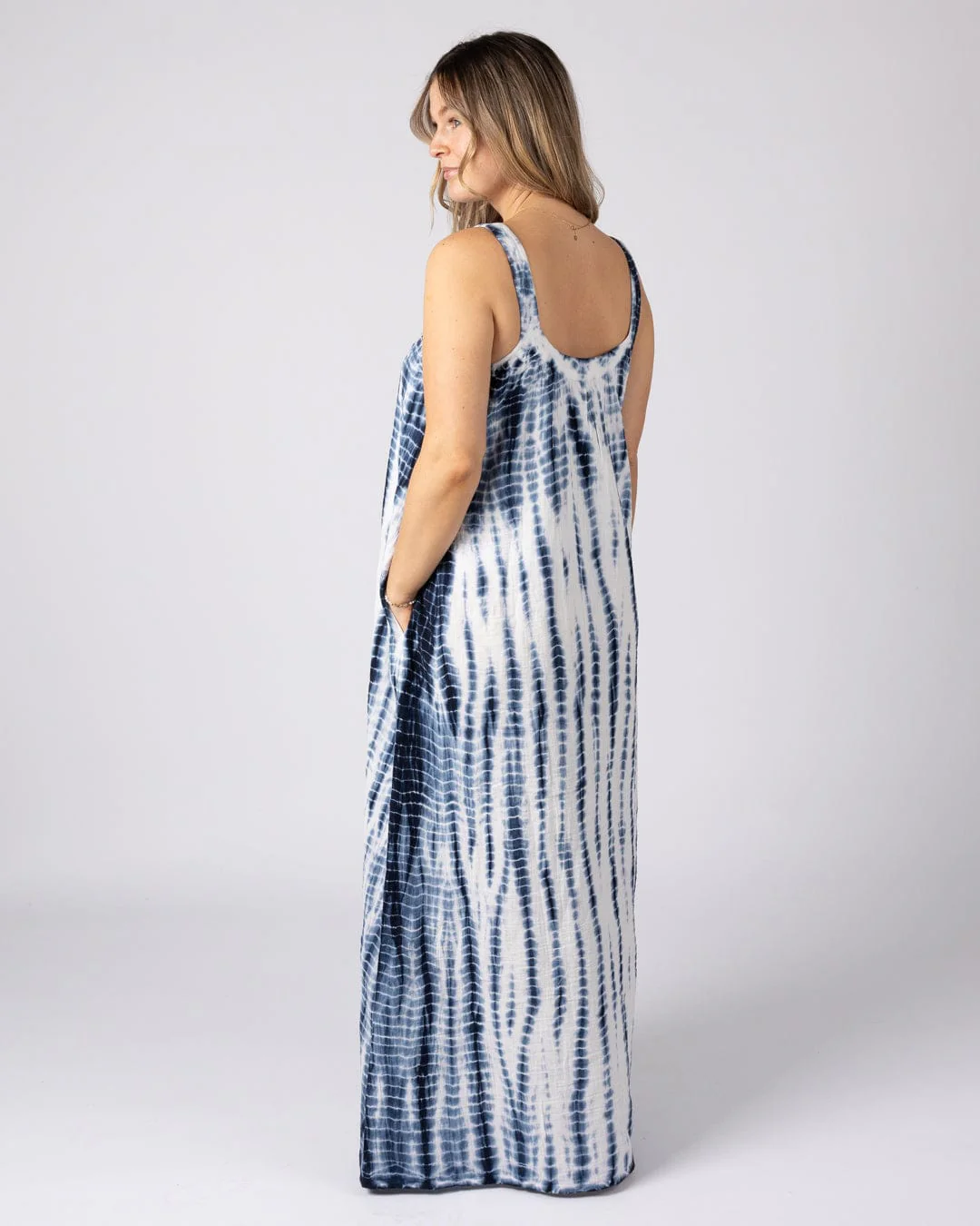 Melda  Womens Oversized Midi Dress in Blue - Image 9