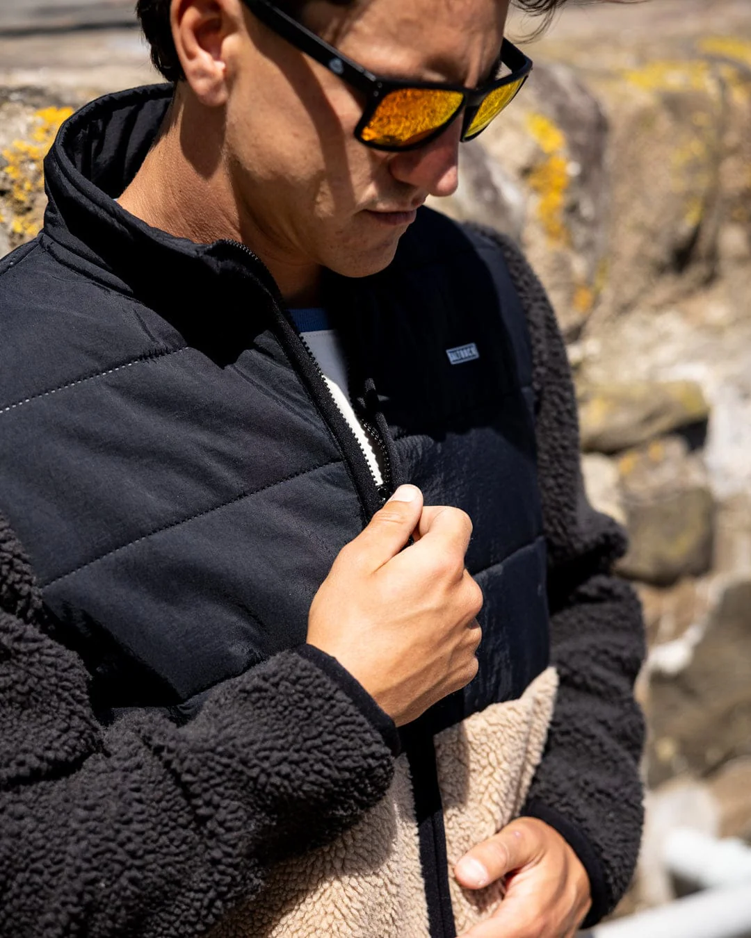 Rafe Mens Zip Fleece in Black/Beige - Image 4