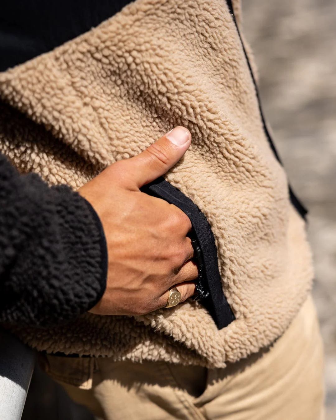 Rafe Mens Zip Fleece in Black/Beige - Image 5