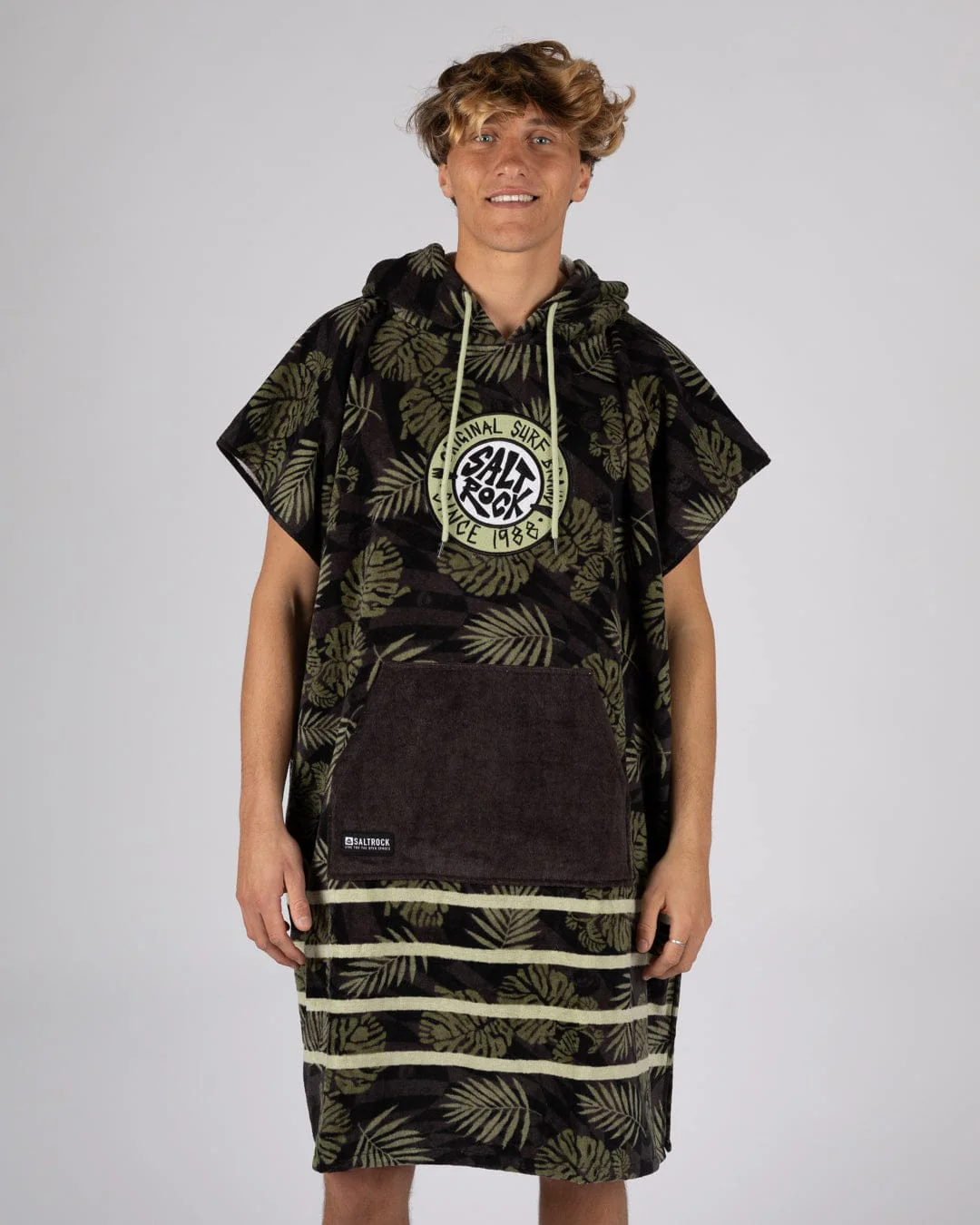 Warp Surf Changing Towel in Dark Grey - Image 10