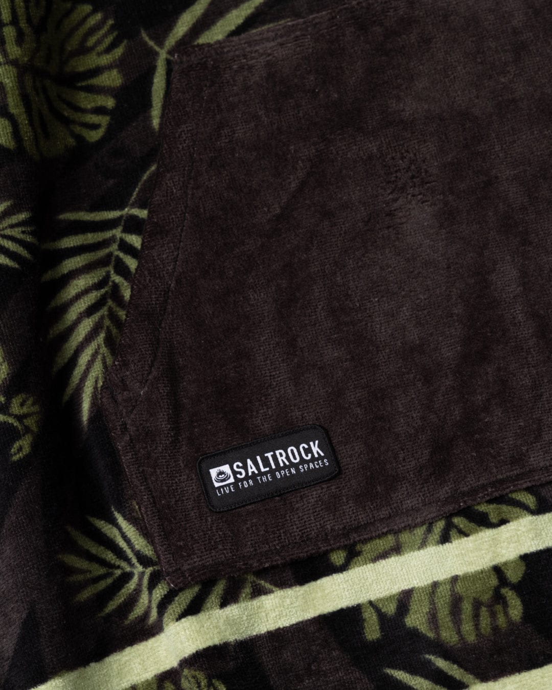 Warp Surf Changing Towel in Dark Grey - Image 12