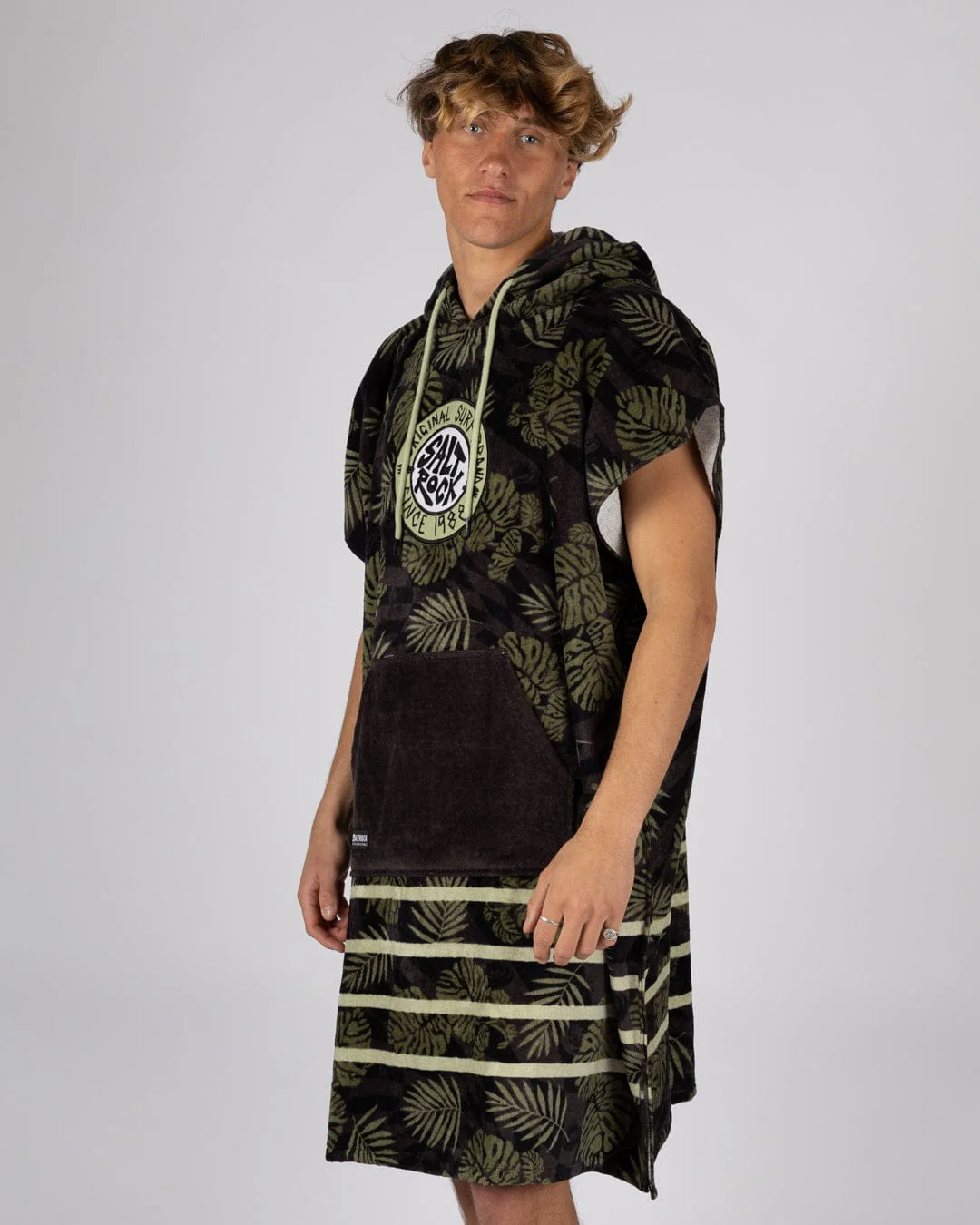 Warp Surf Changing Towel in Dark Grey - Image 4