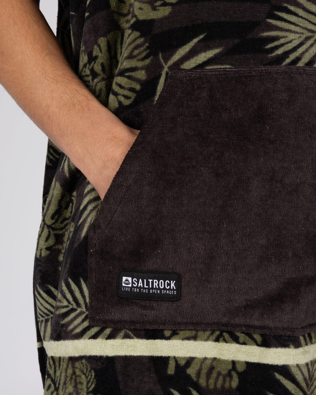 Warp Surf Changing Towel in Dark Grey - Image 6