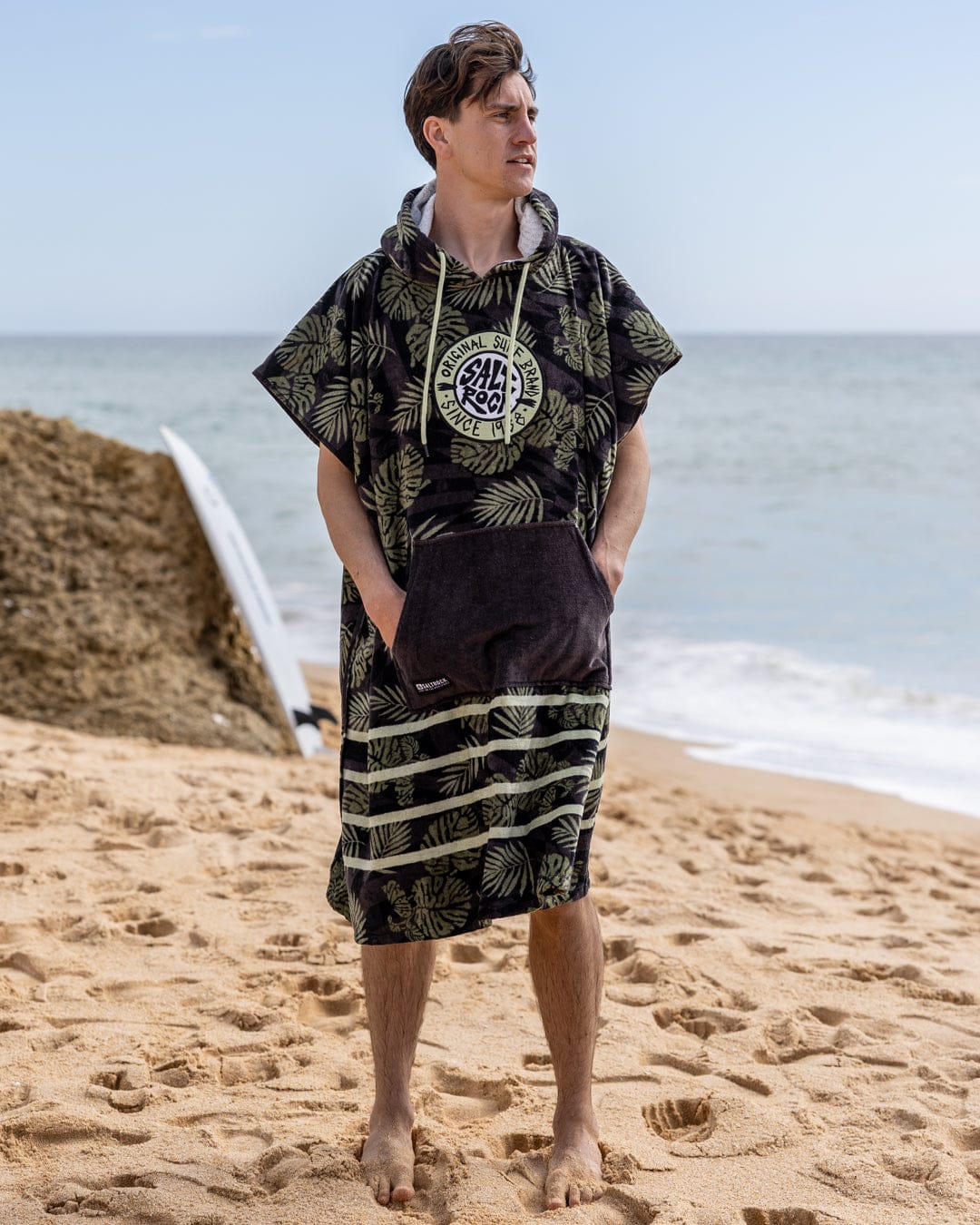 Warp Surf Changing Towel in Dark Grey - Image 7