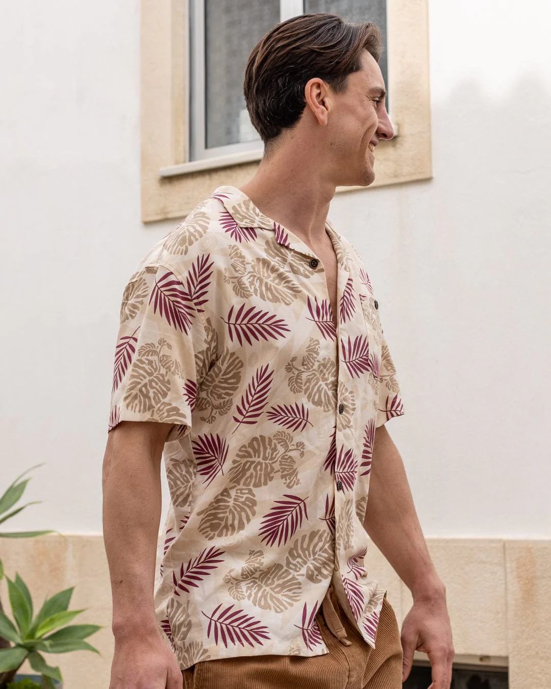 Warp Surf Resort Mens Oversized Short Sleeve Shirt in Cream - Image 3
