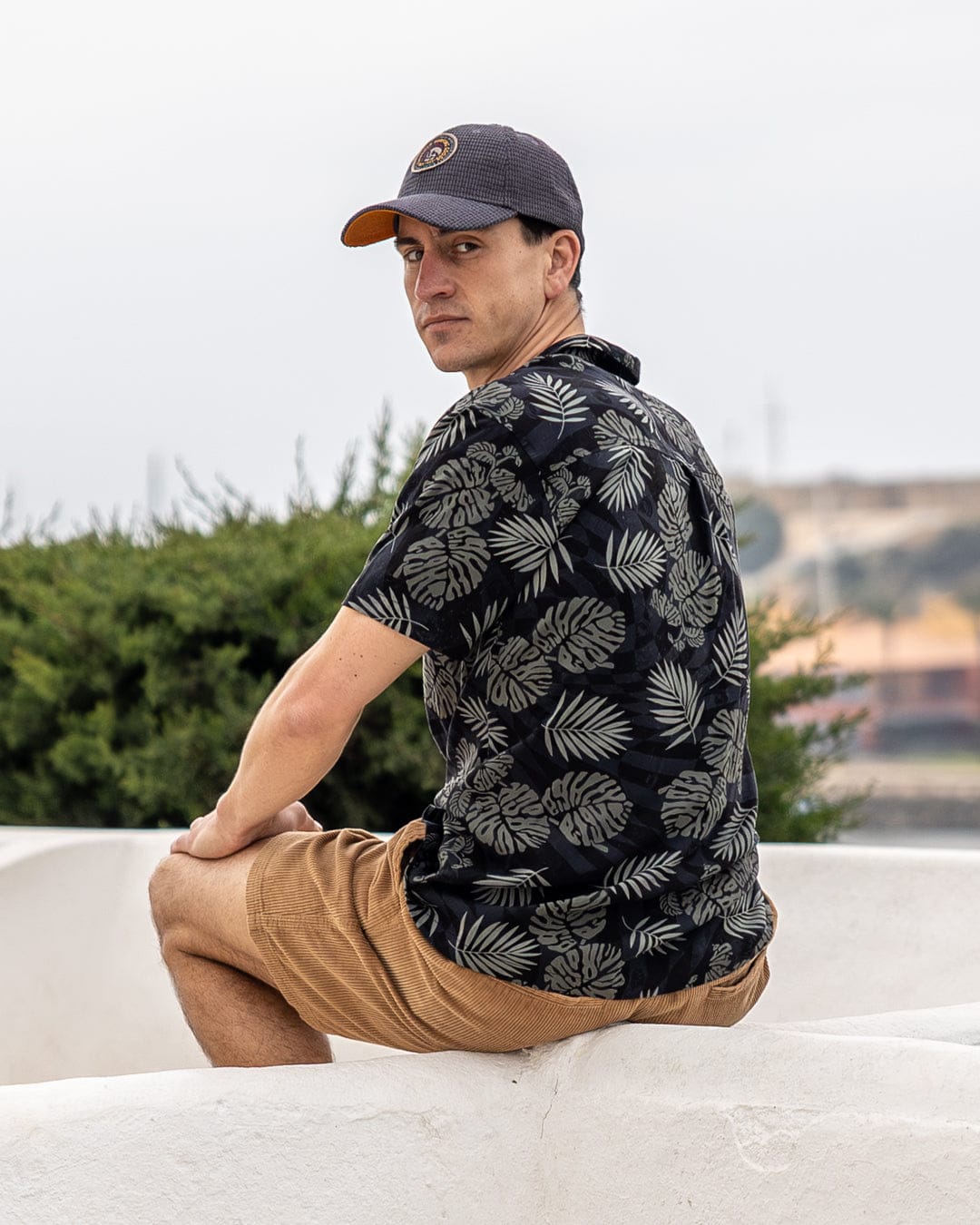 Warp Surf Resort Mens Oversized Short Sleeve Shirt in Dark Grey - Image 3