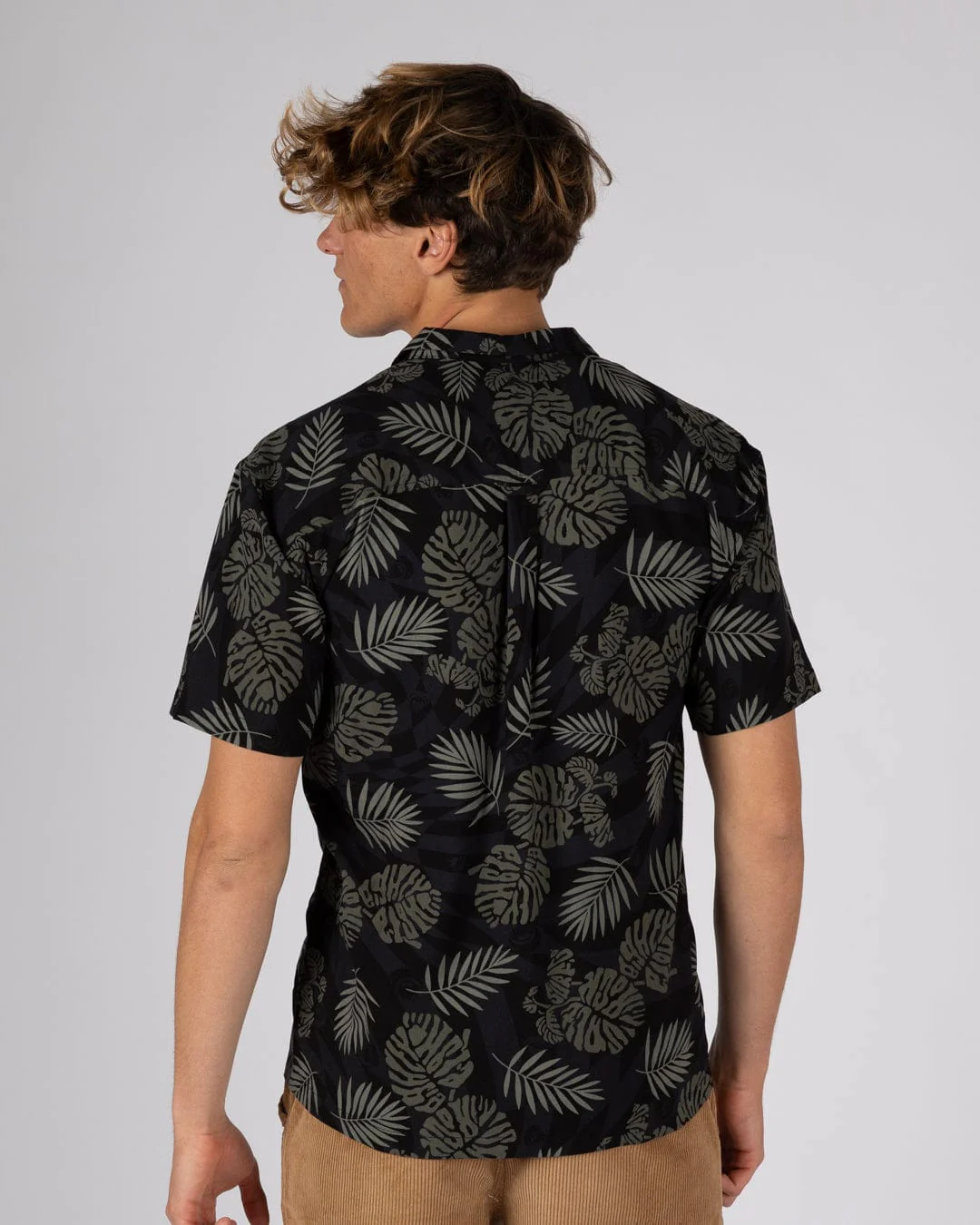 Warp Surf Resort Mens Oversized Short Sleeve Shirt in Dark Grey - Image 6
